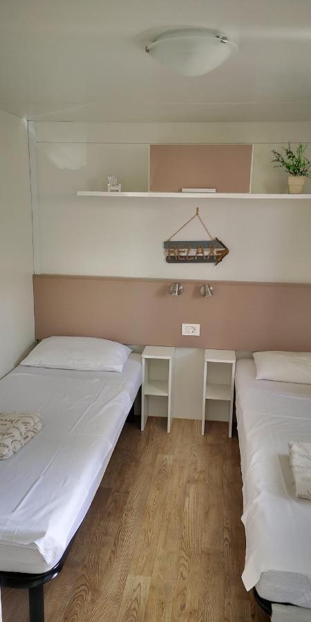 Mobile Home Lux Otok Murter Jezera Exterior photo