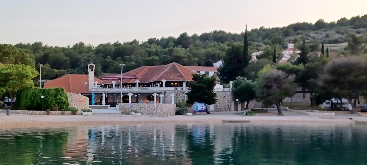 Mobile Home Lux Otok Murter Jezera Exterior photo