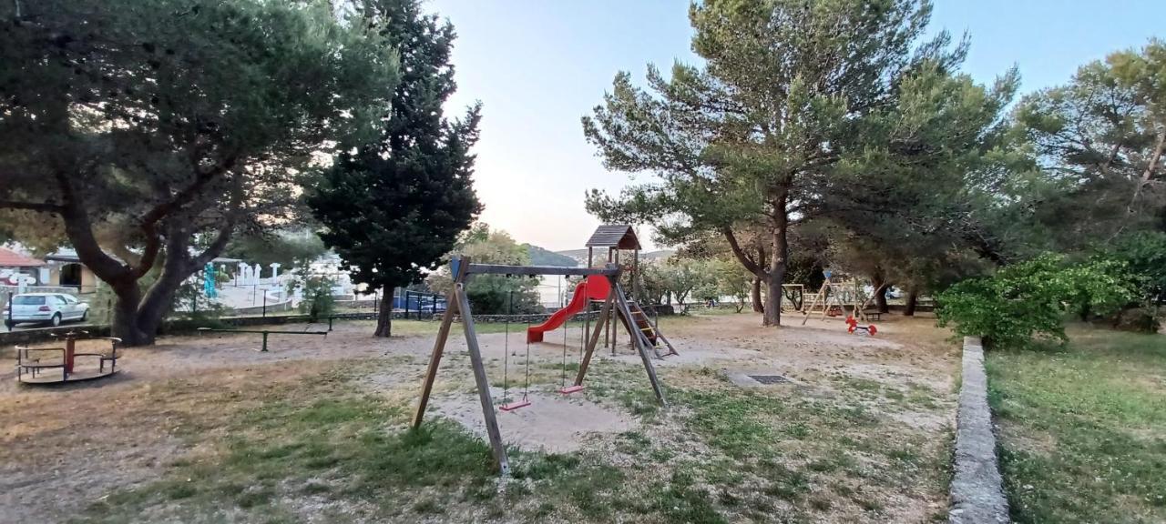 Mobile Home Lux Otok Murter Jezera Exterior photo