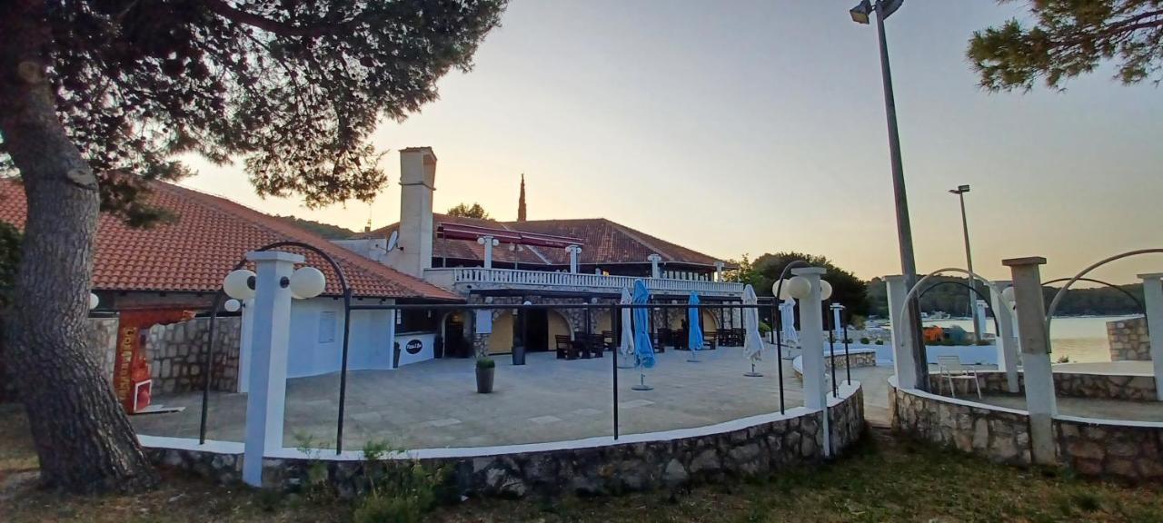 Mobile Home Lux Otok Murter Jezera Exterior photo
