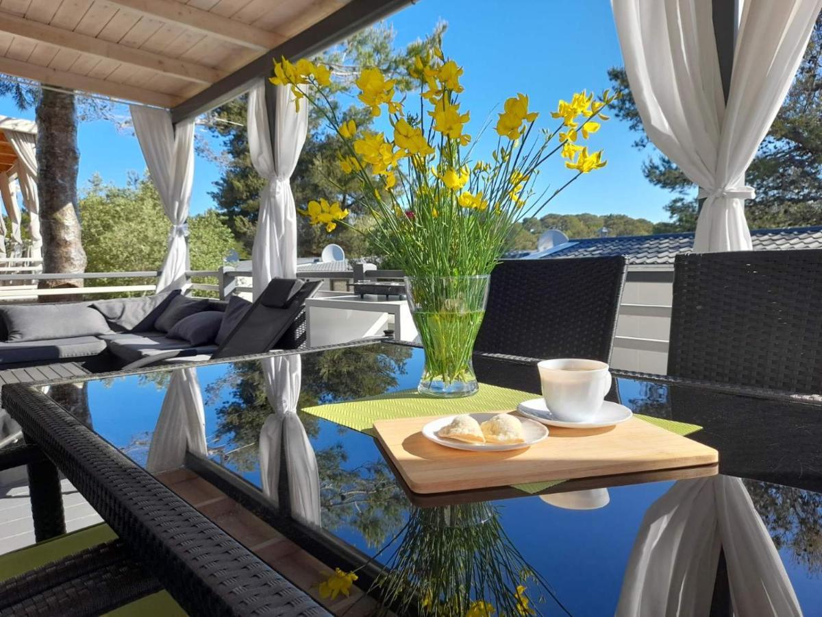 Mobile Home Lux Otok Murter Jezera Exterior photo